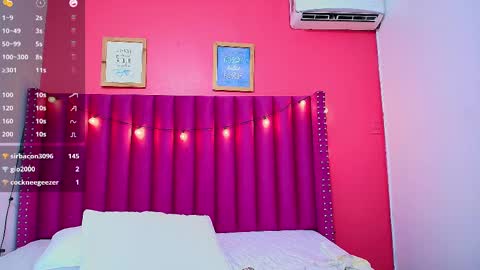 Snapshot of littlee_emilyy_ chatting on 02/21/25, 02:50 Emily  online show from 02/21/25, 02:50