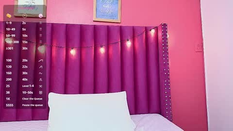 Snapshot of littlee_emilyy_ chatting on 02/21/25, 05:56 Emily  online show from 02/21/25, 05:56