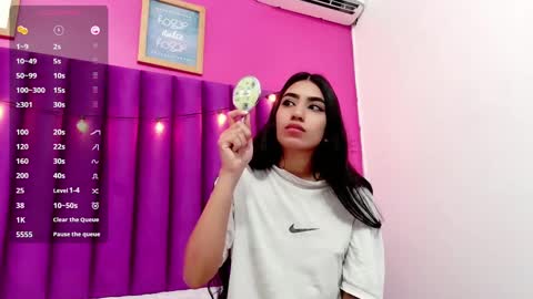 Snapshot of littlee_emilyy_ chatting on 02/22/25, 06:06 Emily  online show from 02/22/25, 06:06