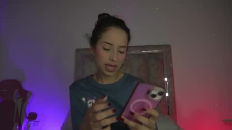 littlee_emma_ online show from 05/20/26, 11:55
