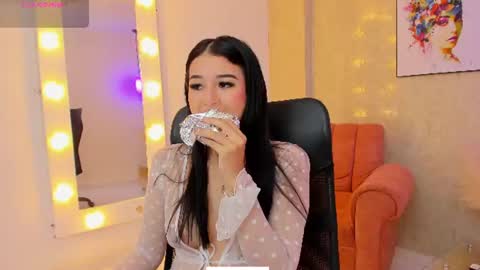 Snapshot of littlee_mia chatting on 06/20/26, 12:19 littlee_mia online show from 06/20/26, 12:19