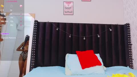 Snapshot of littleebonymommy chatting on 09/23/25, 08:23 Tania online show from 09/23/25, 08:23