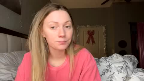 Snapshot of littleemommaa23 chatting on 01/21/25, 12:07 LittleMomma online show from 01/21/25, 12:07