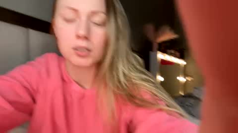 Snapshot of littleemommaa23 chatting on 01/21/25, 03:10 LittleMomma online show from 01/21/25, 03:10