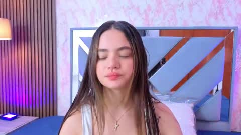 Snapshot of littleesara18 chatting on 05/01/26, 11:15 Sara online show from 05/01/26, 11:15