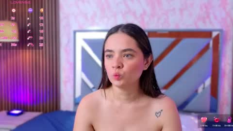 Snapshot of littleesara18 chatting on 05/05/26, 11:18 Sara online show from 05/05/26, 11:18