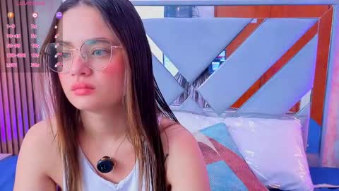 Snapshot of littleesara18 chatting on 05/12/26, 11:18 Sara online show from 05/12/26, 11:18