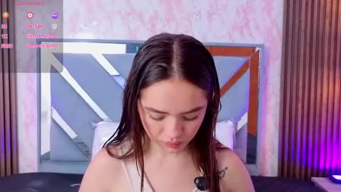 Snapshot of littleesara18 chatting on 05/25/26, 11:27 Sara online show from 05/25/26, 11:27