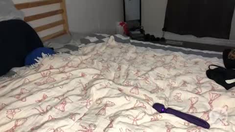 Snapshot of littlegirlysis chatting on 12/14/25, 08:13 littlesissygirl online show from 12/14/25, 08:13