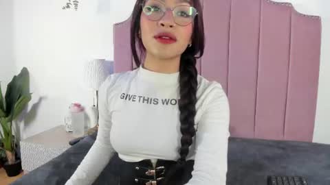 Snapshot of littlejade_dh chatting on 06/11/26, 11:52 littlejade_dh online show from 06/11/26, 11:52