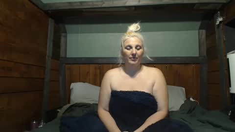 Snapshot of littlelisa1 chatting on 02/22/25, 03:58 lisanixs online show from 02/22/25, 03:58