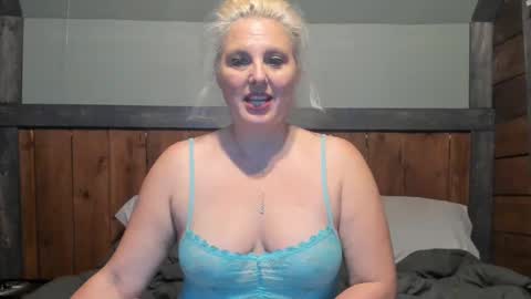 Snapshot of littlelisa1 chatting on 03/08/25, 03:45 lisanixs online show from 03/08/25, 03:45