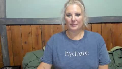 Snapshot of littlelisa1 chatting on 09/12/25, 06:19 lisanixs online show from 09/12/25, 06:19