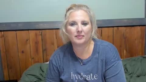 Snapshot of littlelisa1 chatting on 09/21/25, 02:46 lisanixs online show from 09/21/25, 02:46