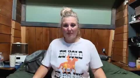 Snapshot of littlelisa1 chatting on 04/18/26, 04:16 lisanixs online show from 04/18/26, 04:16
