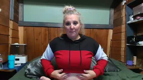 Snapshot of littlelisa1 chatting on 04/19/26, 02:33 lisanixs online show from 04/19/26, 02:33