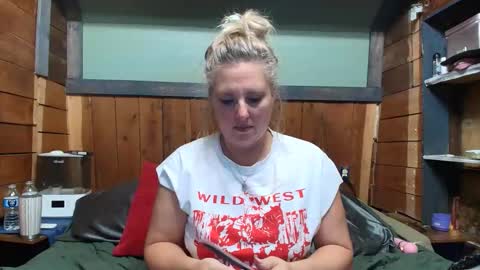 Snapshot of littlelisa1 chatting on 04/30/26, 01:12 lisanixs online show from 04/30/26, 01:12