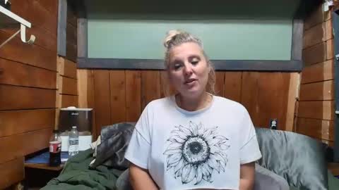 Snapshot of littlelisa1 chatting on 05/12/26, 05:32 lisanixs online show from 05/12/26, 05:32