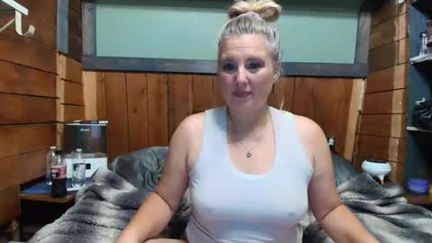 Snapshot of littlelisa1 chatting on 05/28/26, 03:53 lisanixs online show from 05/28/26, 03:53