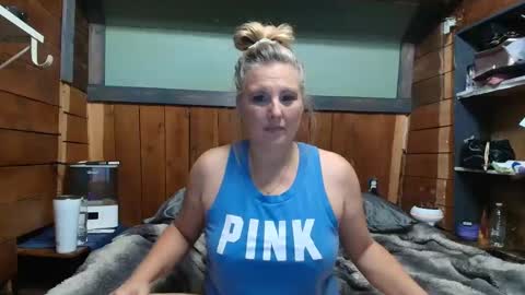 Snapshot of littlelisa1 chatting on 05/29/26, 04:27 lisanixs online show from 05/29/26, 04:27