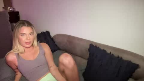 Snapshot of littlemaryjane19 chatting on 01/05/25, 03:53 Marciabrady online show from 01/05/25, 03:53