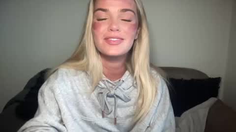 Snapshot of littlemaryjane19 chatting on 01/10/25, 10:04 Marciabrady online show from 01/10/25, 10:04