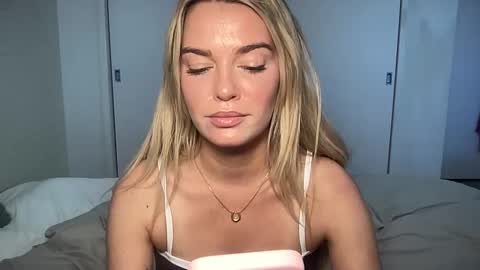 Snapshot of littlemaryjane19 chatting on 02/11/25, 08:31 Marciabrady online show from 02/11/25, 08:31