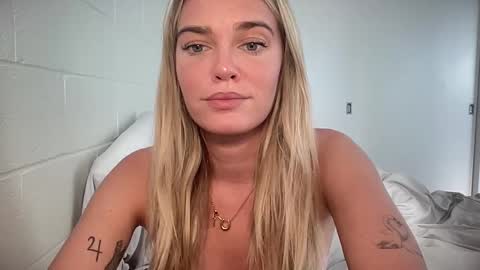 Snapshot of littlemaryjane19 chatting on 02/14/25, 02:07 Marciabrady online show from 02/14/25, 02:07