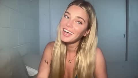 Snapshot of littlemaryjane19 chatting on 02/19/25, 08:52 Marciabrady online show from 02/19/25, 08:52