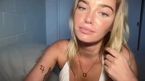 Snapshot of littlemaryjane19 chatting on 03/03/25, 10:52 Marciabrady online show from 03/03/25, 10:52