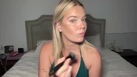 Snapshot of littlemaryjane19 chatting on 11/12/25, 05:19 Marciabrady online show from 11/12/25, 05:19