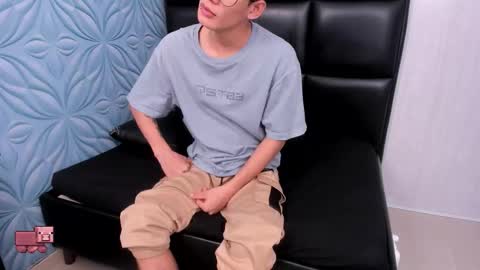 Snapshot of littlemax23 chatting on 09/21/25, 11:23 MAX online show from 09/21/25, 11:23