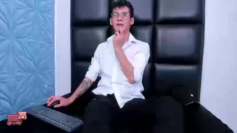 Snapshot of littlemax23 chatting on 09/23/25, 02:20 MAX online show from 09/23/25, 02:20