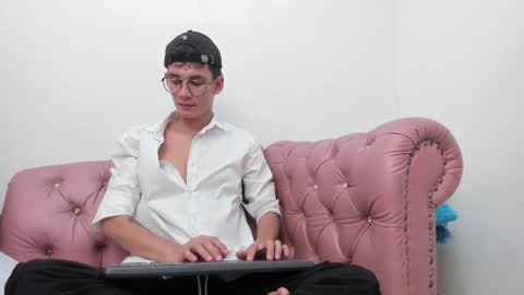 Snapshot of littlemax23 chatting on 10/15/25, 05:51 MAX online show from 10/15/25, 05:51