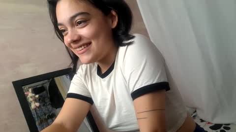 Snapshot of littlemelii chatting on 09/13/25, 08:08 Melia online show from 09/13/25, 08:08