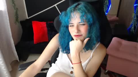 Snapshot of littlenami_ chatting on 09/17/25, 05:47 LAUREN online show from 09/17/25, 05:47