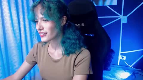 Snapshot of littlenami_ chatting on 09/30/25, 02:05 LAUREN online show from 09/30/25, 02:05