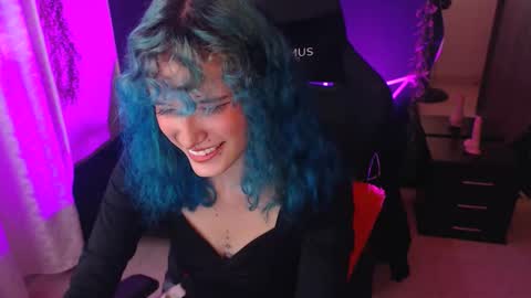 Snapshot of littlenami_ chatting on 10/25/25, 02:56 LAUREN online show from 10/25/25, 02:56