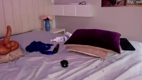 Snapshot of littleoliviia_ chatting on 04/30/26, 08:57 im olivia IG littleolivia01 online show from 04/30/26, 08:57