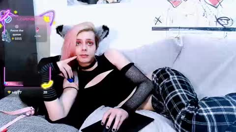 Snapshot of littlepinkcat chatting on 10/10/25, 06:34 Felix online show from 10/10/25, 06:34