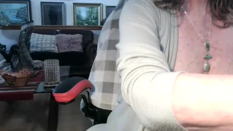 Snapshot of littlepistol chatting on 10/15/25, 04:29 Miss D Shows Mon Wed Fri online show from 10/15/25, 04:29