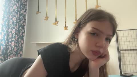 Snapshot of littleprincess3000 chatting on 04/19/26, 08:13 littleprincess3000 online show from 04/19/26, 08:13