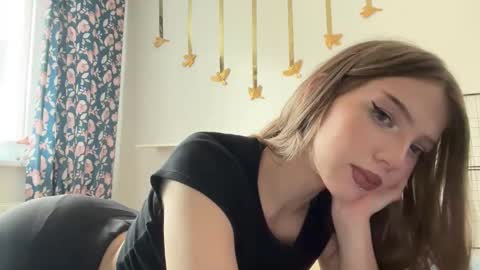 Snapshot of littleprincess3000 chatting on 04/24/26, 09:23 littleprincess3000 online show from 04/24/26, 09:23