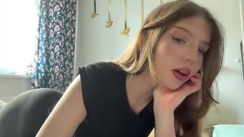 Snapshot of littleprincess3000 chatting on 04/25/26, 01:03 littleprincess3000 online show from 04/25/26, 01:03