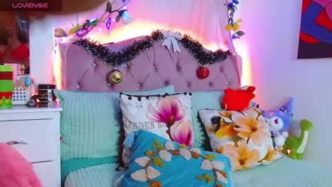 Snapshot of littlerouse_ chatting on 12/18/24, 12:43 Ruby Rouse online show from 12/18/24, 12:43