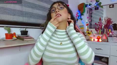 Snapshot of littlerouse_ chatting on 01/25/25, 02:04 Ruby Rouse online show from 01/25/25, 02:04