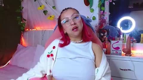 Snapshot of littlerouse_ chatting on 10/15/25, 06:13 Ruby Rouse online show from 10/15/25, 06:13