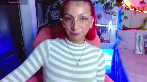 Snapshot of littlerouse_ chatting on 01/19/26, 07:01 Ruby Rouse online show from 01/19/26, 07:01