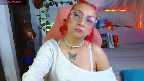 Snapshot of littlerouse_ chatting on 04/14/26, 09:04 Ruby Rouse online show from 04/14/26, 09:04