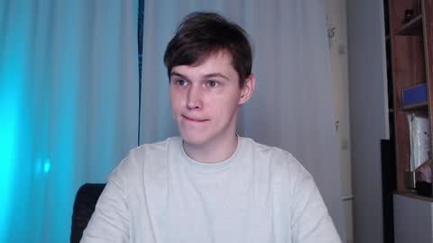 Snapshot of littlesadcabbage chatting on 12/18/24, 10:02 Sonnenschein online show from 12/18/24, 10:02